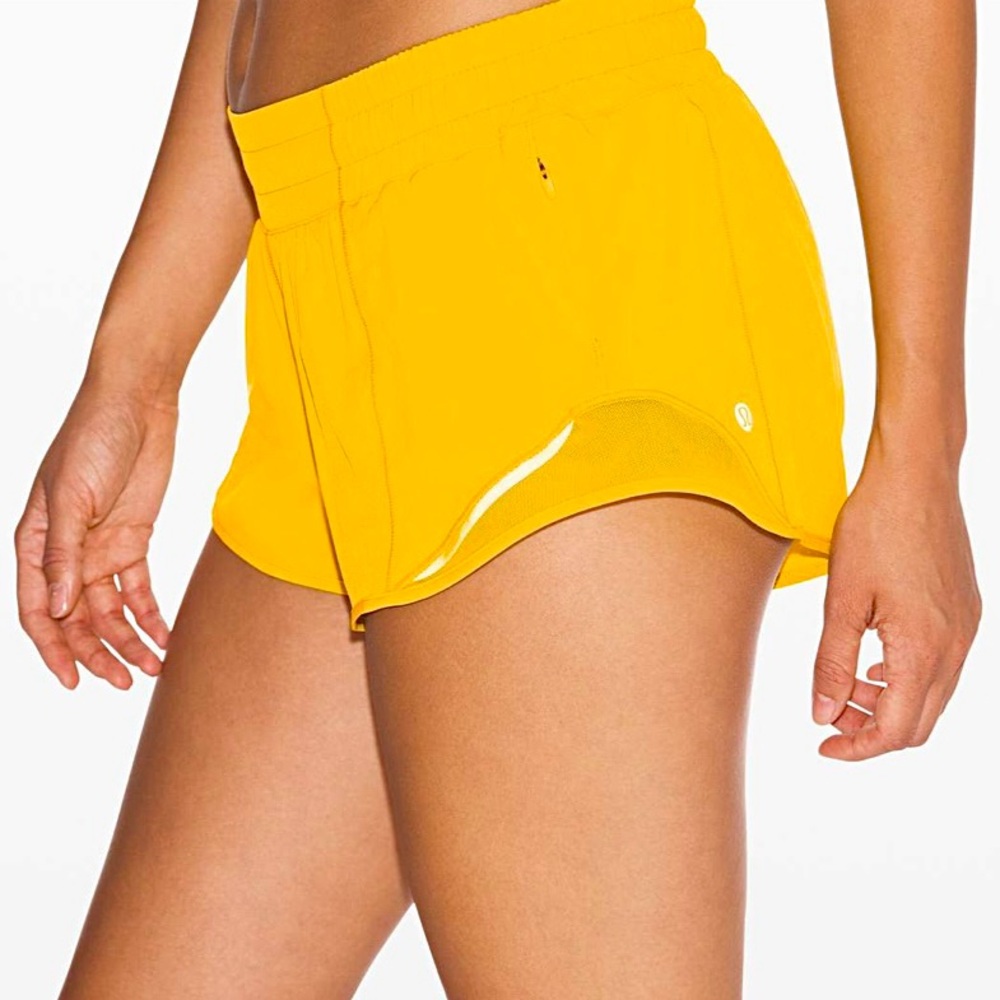 💛🍯Lululemon Hotty Hot Shorts 2.5”🍯💛
